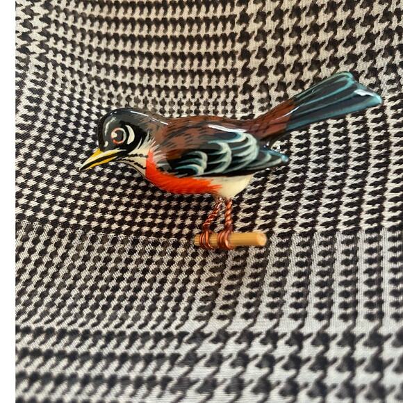 Vintage Hand Carved Genuine Auth. Takahashi Robin Bird Brooch Pin .Signed (K.T.) - Picture 1 of 10